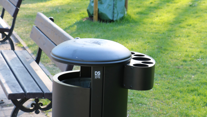 Atkritumu urna Rīgas parkos