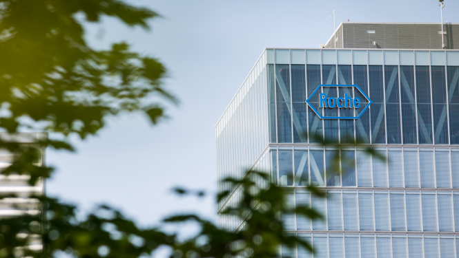 Roche uzraksts uz ēkas