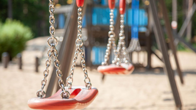 Šūpoles rotaļlaukumā