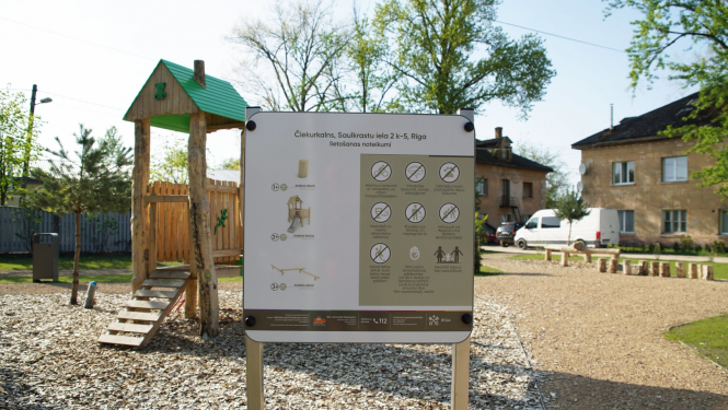 Uzstādīts rotaļu komplekss bērniem