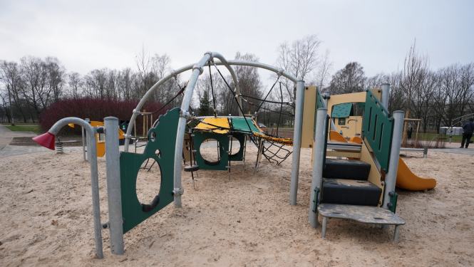 Rotaļu laukums Uzvaras parkā