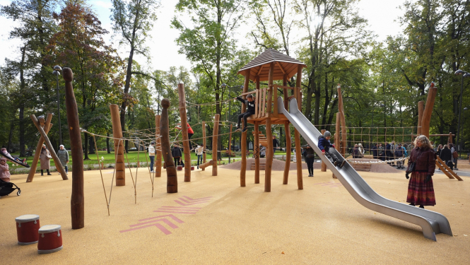 Rotaļu laukums Viesturdārzā