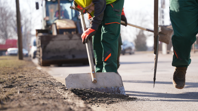 Savāc smiltis pēc ziemas