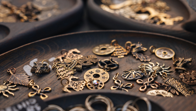 Senatnīgas rotaslietas