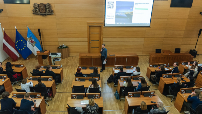 Skolēni diskutē un prezentē idejas par Rīgas vēsturiskā centra attīstību  