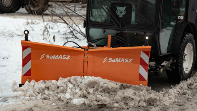 sniega mašīna tīra sniegu