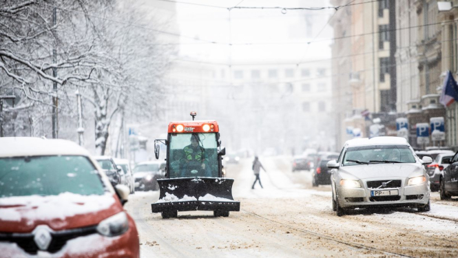 Sniega tīrīšanas mašīna