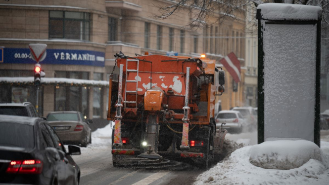 Sniega tīrīšanas mašīna