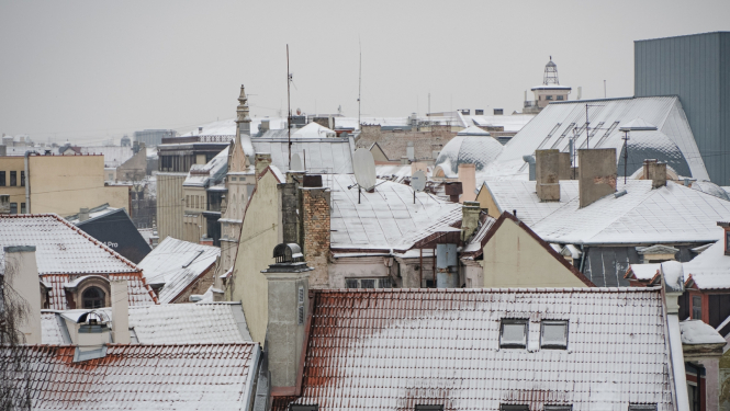 Sniegoti Rīgas jumti