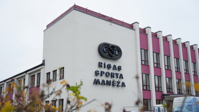 Sporta manēžas ēka