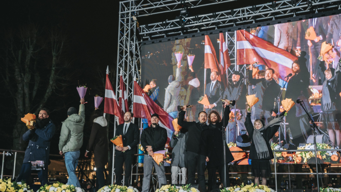 Straumes sagaidīšana pie pieminekļa