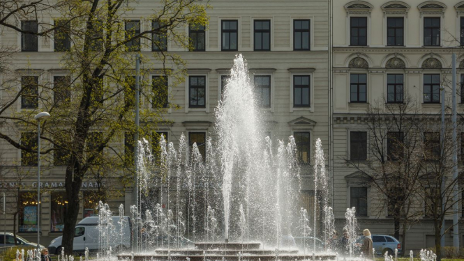 Strūklaka pie kongresu nama