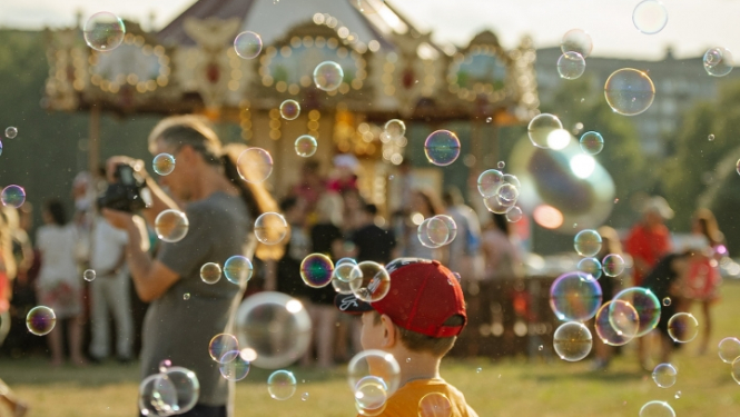 Ziepju burbuļi lido