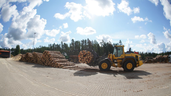 Traktors-krauj-balkus