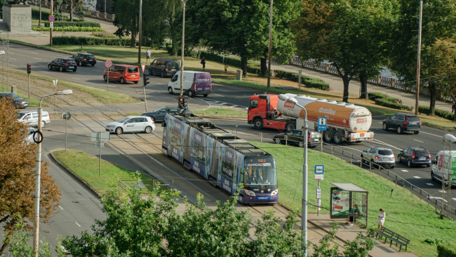 Tramvajs un citi transportlīdzekļi