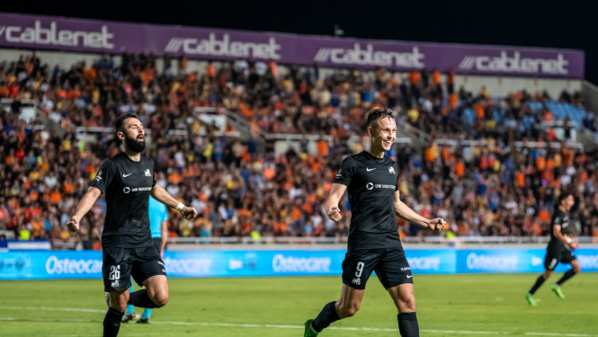 Futbolisti futbola laukumā