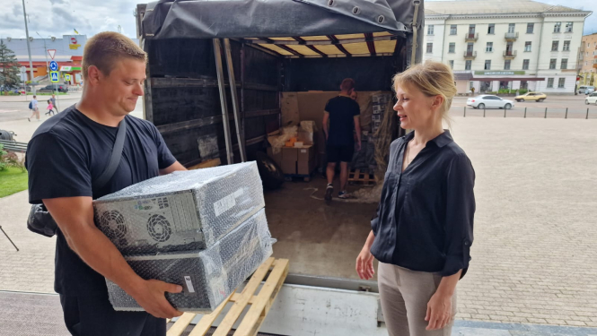 Ukrainā saņemti 100 Rīgas pašvaldības dāvinātie datori