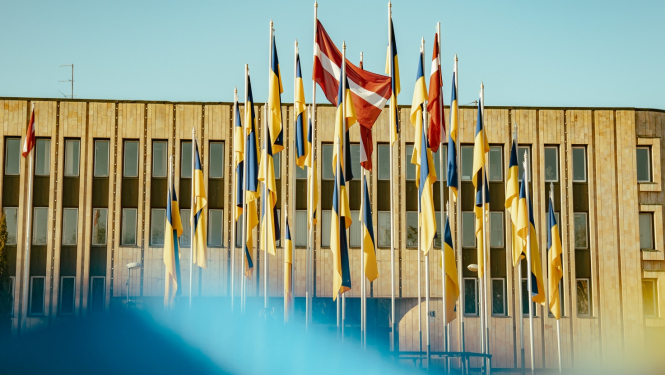 Ukrainas karogi pie Kongresu nama