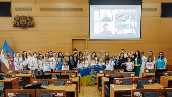 Ukraiņu bērni viesojas Rīgas domē