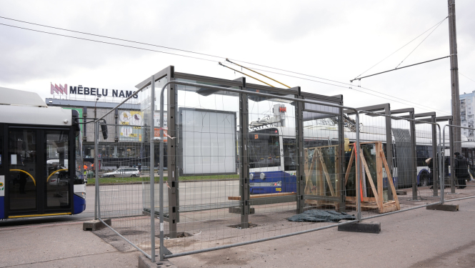 Uzstāda jaunās pieturvietas