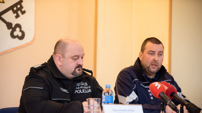 Valsts un pa;svald;ibas policijas pārstāvji