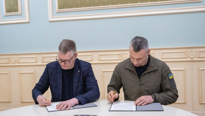 Rīgas domes priekšsēdētājs Vilnis Ķirsis un Kijivas mērs Vitāliju Kļičko 