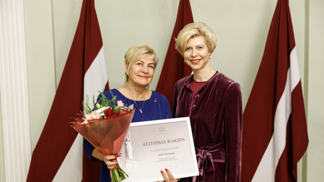  Vispārējās izglītības skolu nodaļa vadītāja Anita Pēterkopa un izglītības un zinātnes ministre Anda Čakša