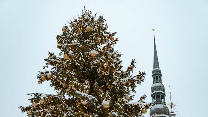 Ziemassvētku egle Rātslaukumā