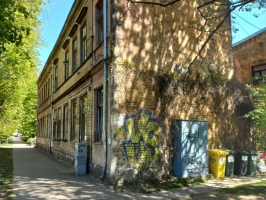 Ēka Karīnas ielā 8