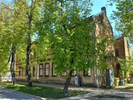 Ēka Karīnas ielā 8