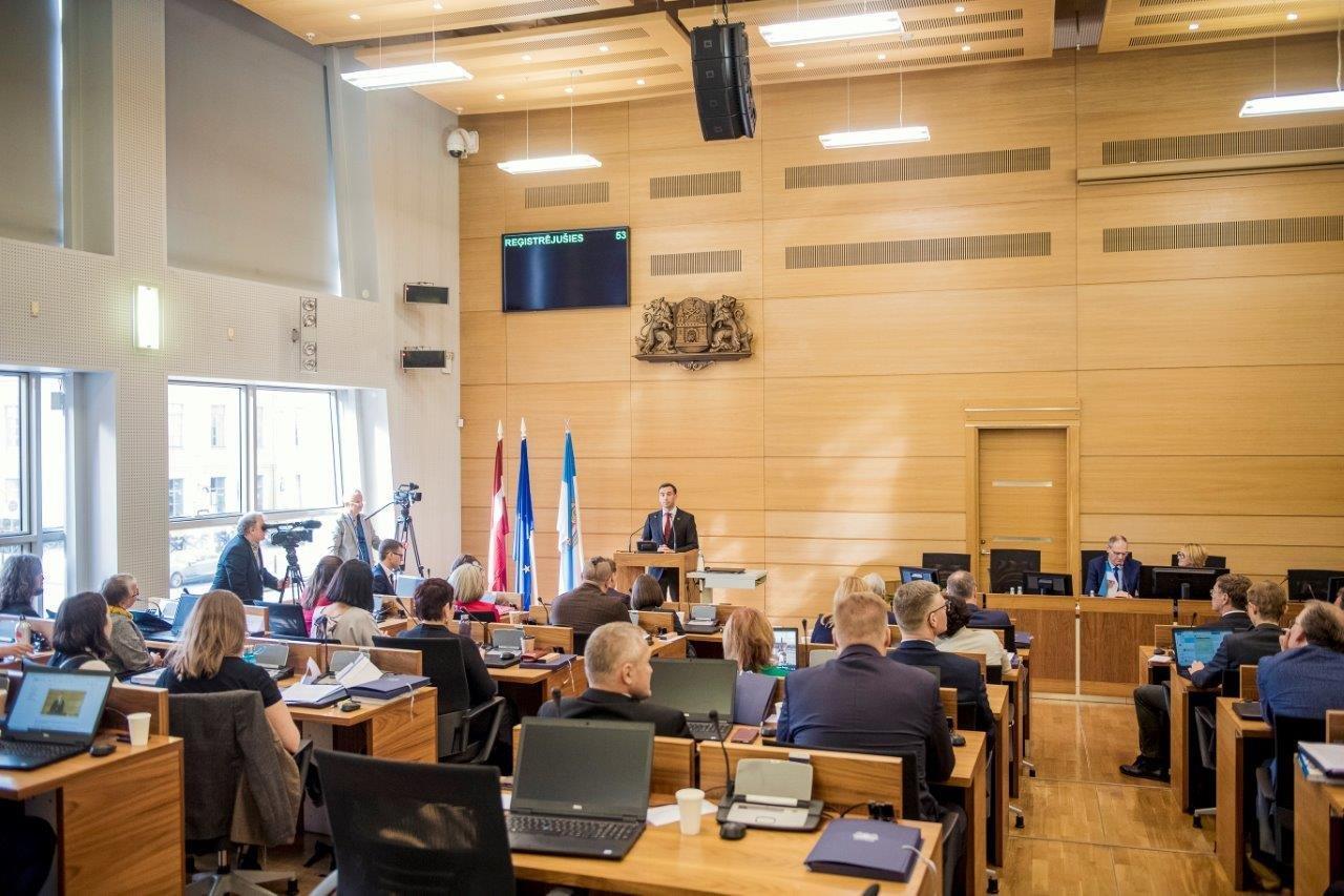Rīgas domes deputāti sēdē