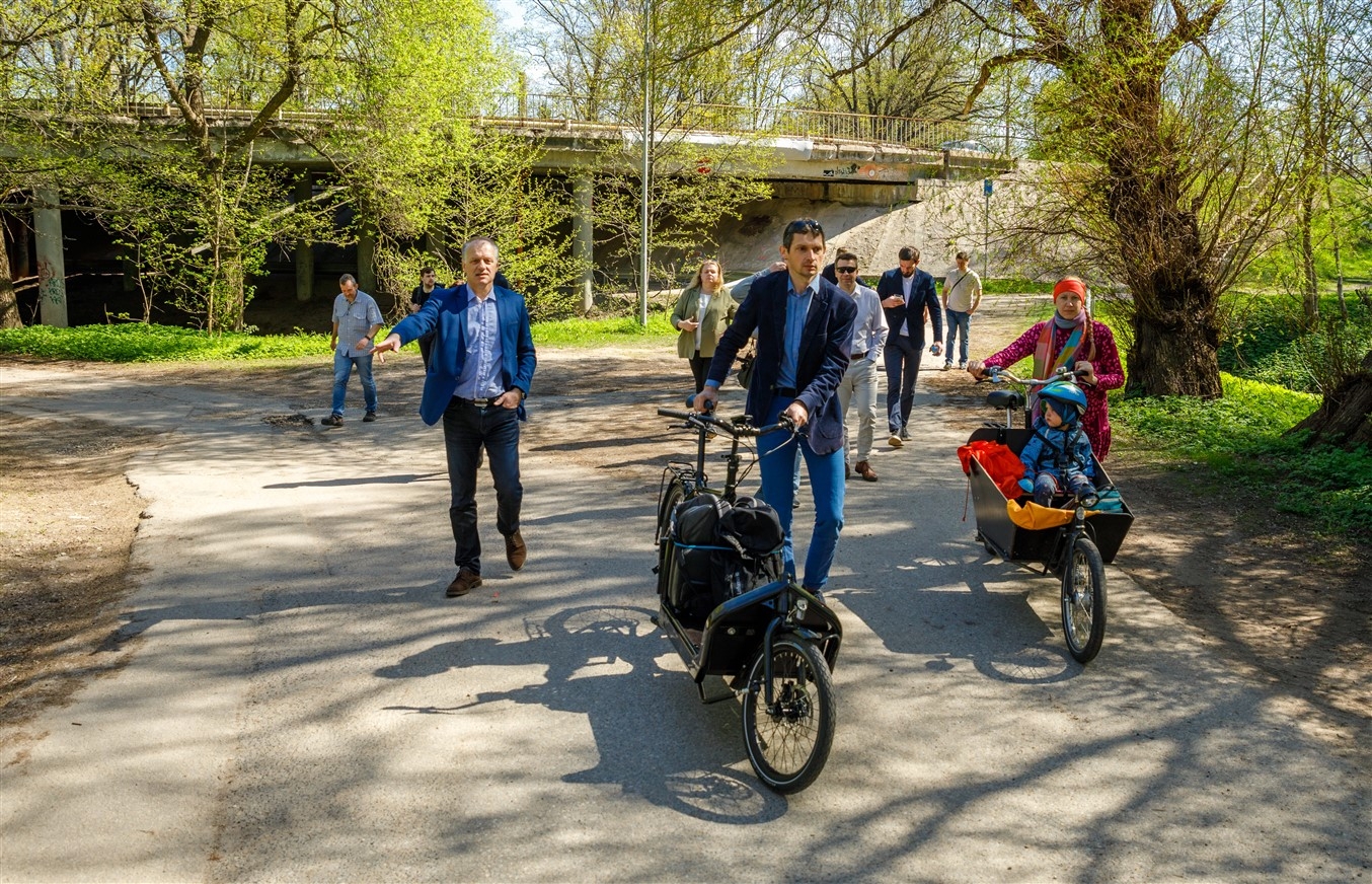 O.Pulks un Bieriņu apkaimes attīstības biedrības pārstāvji