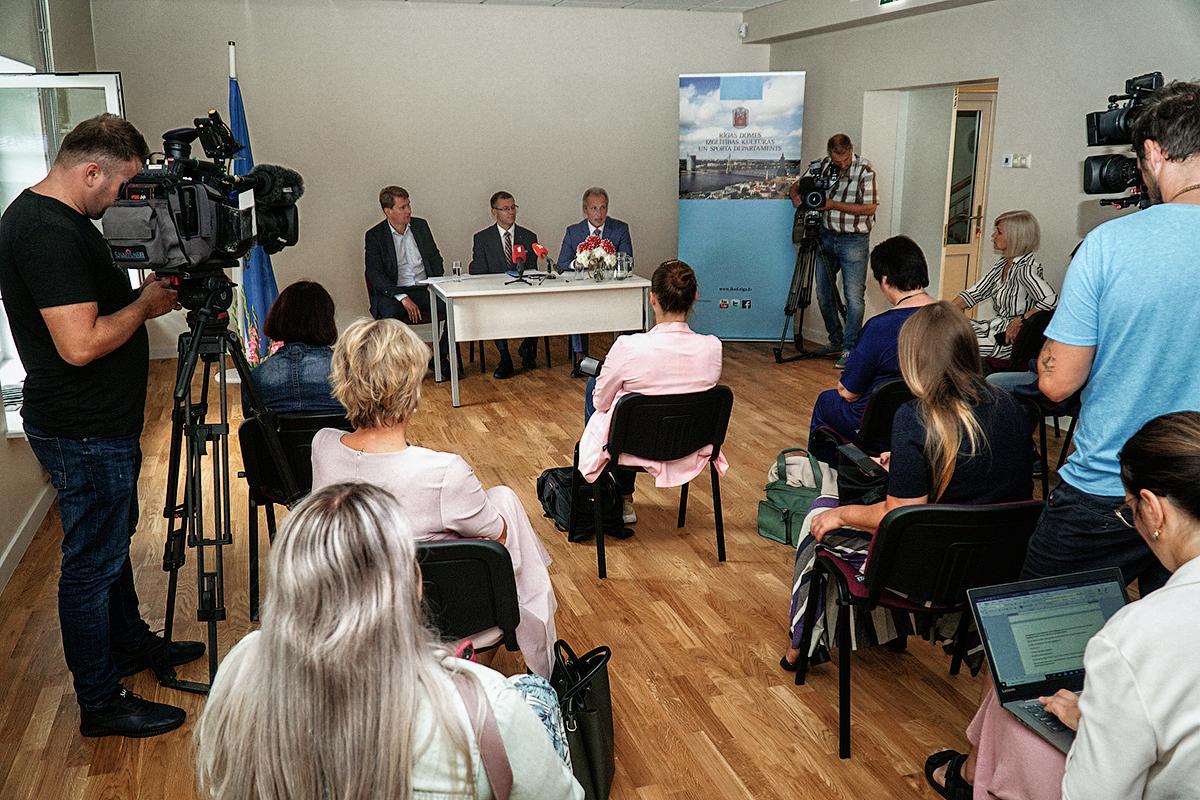 Preses konferencē informē par jauno mācību gadu Rīgas izglītības iestādēs