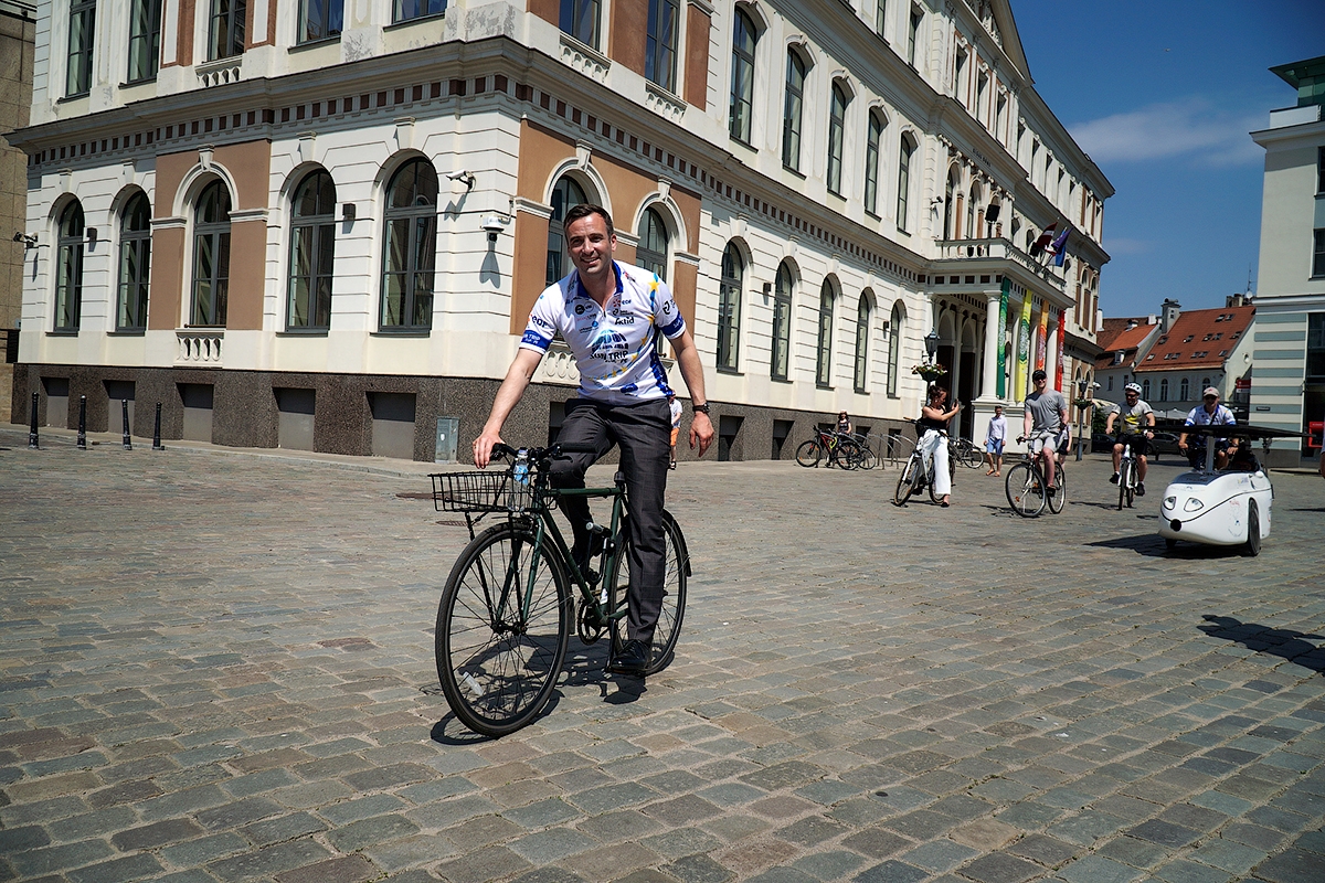 Rīgā ieradās “Sun Trip Europe” velobrauciena līderi