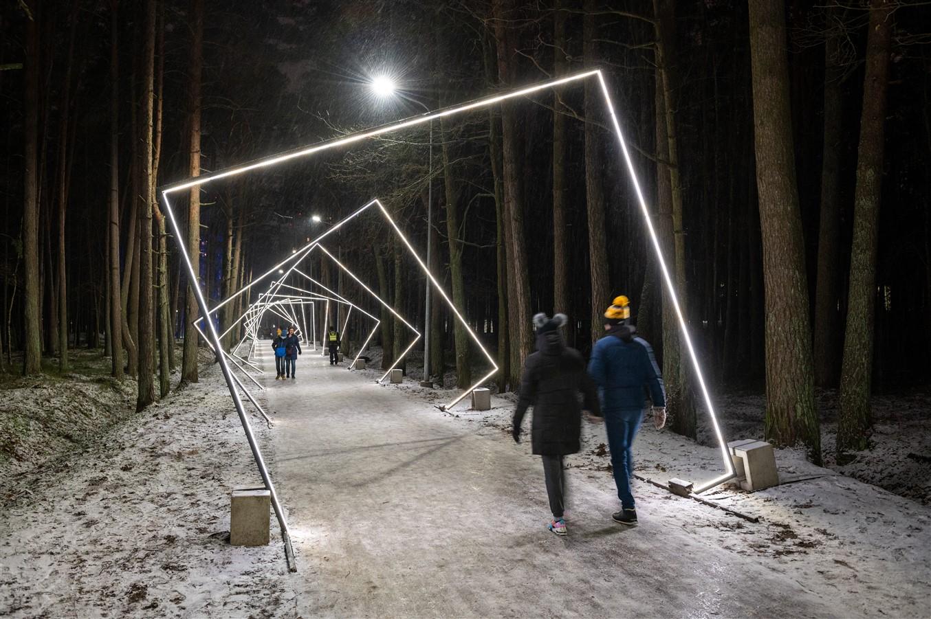 Gaismas pastaigu taka “Brīnumu meklējot”