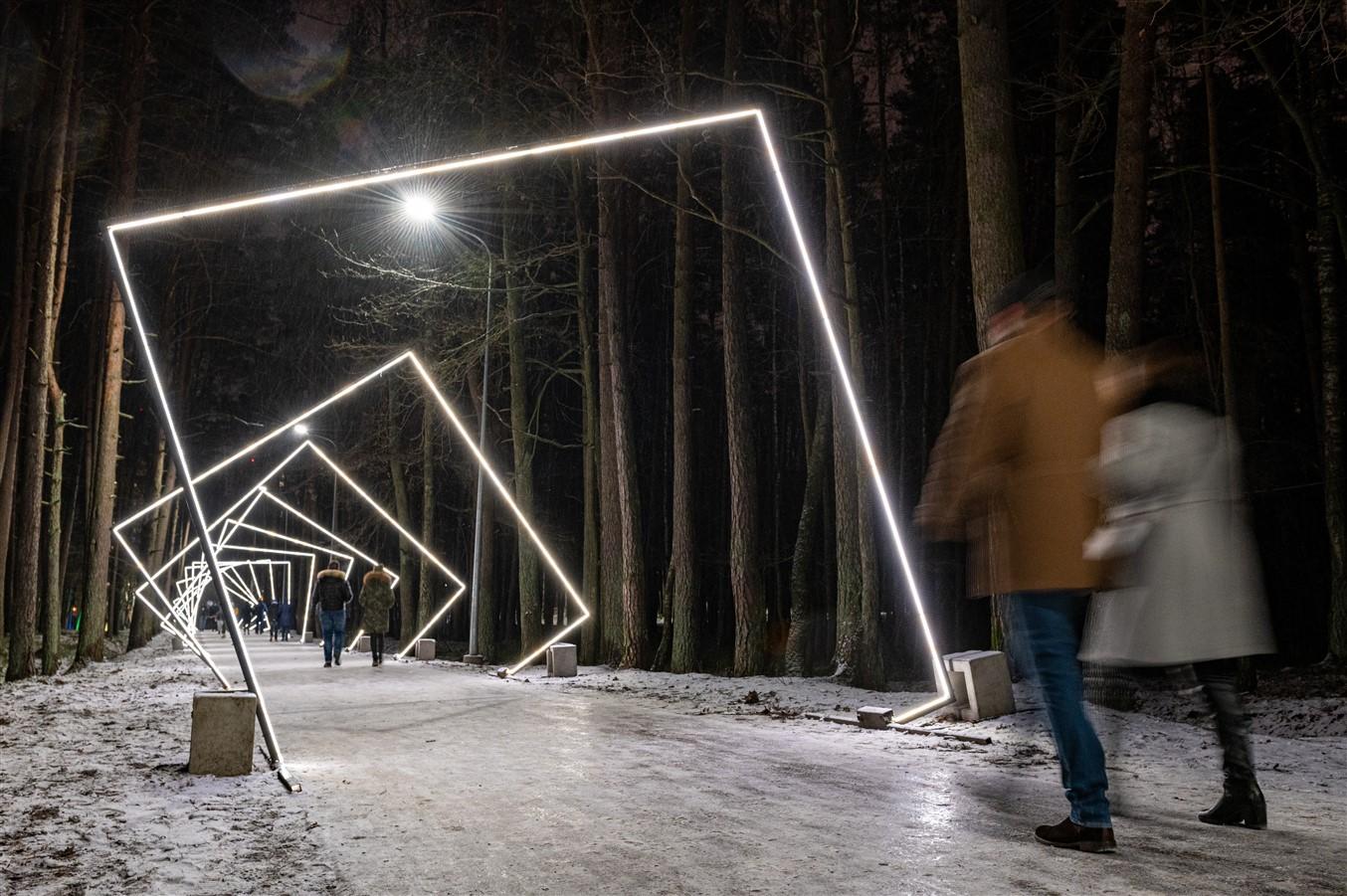 Gaismas pastaigu taka “Brīnumu meklējot”