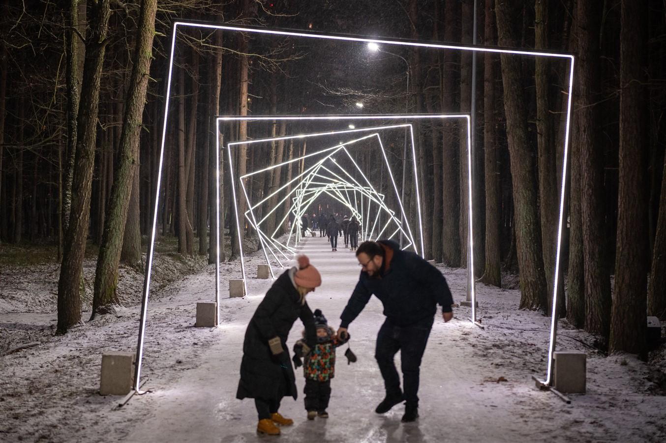 Gaismas pastaigu taka “Brīnumu meklējot”