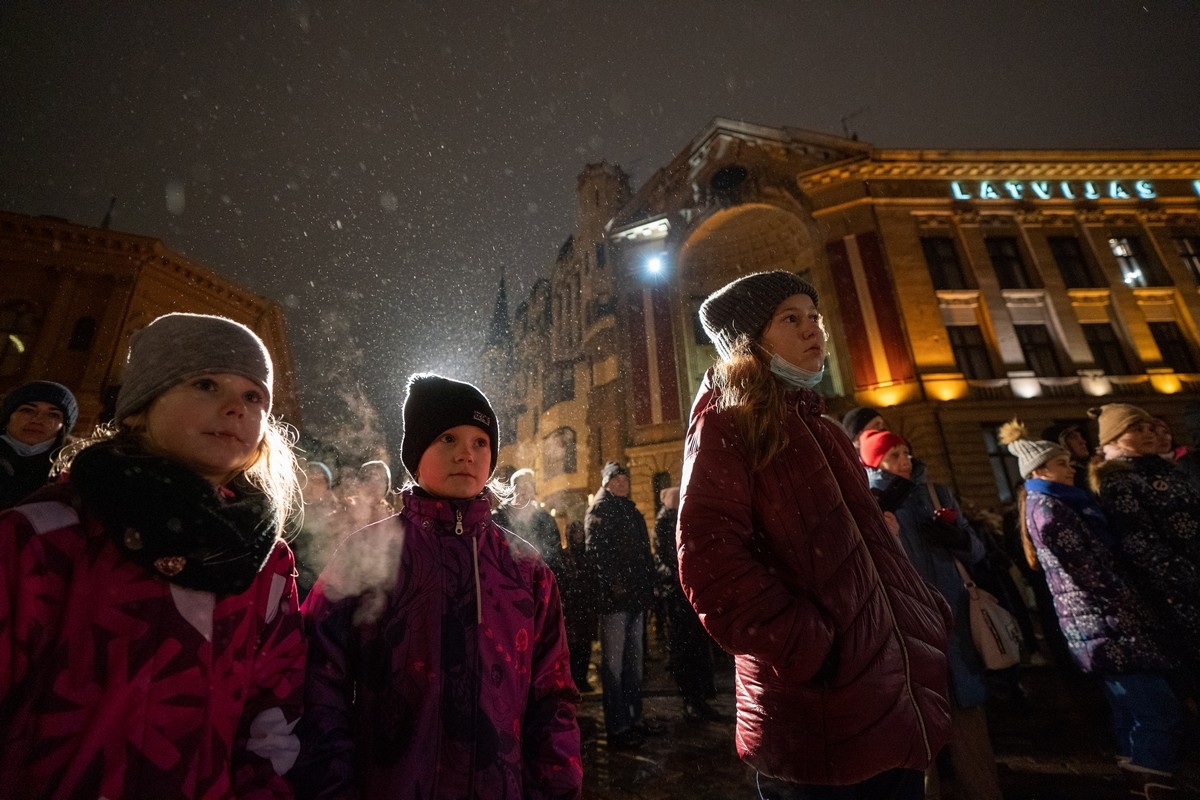 Cilvēki Doma laukumā