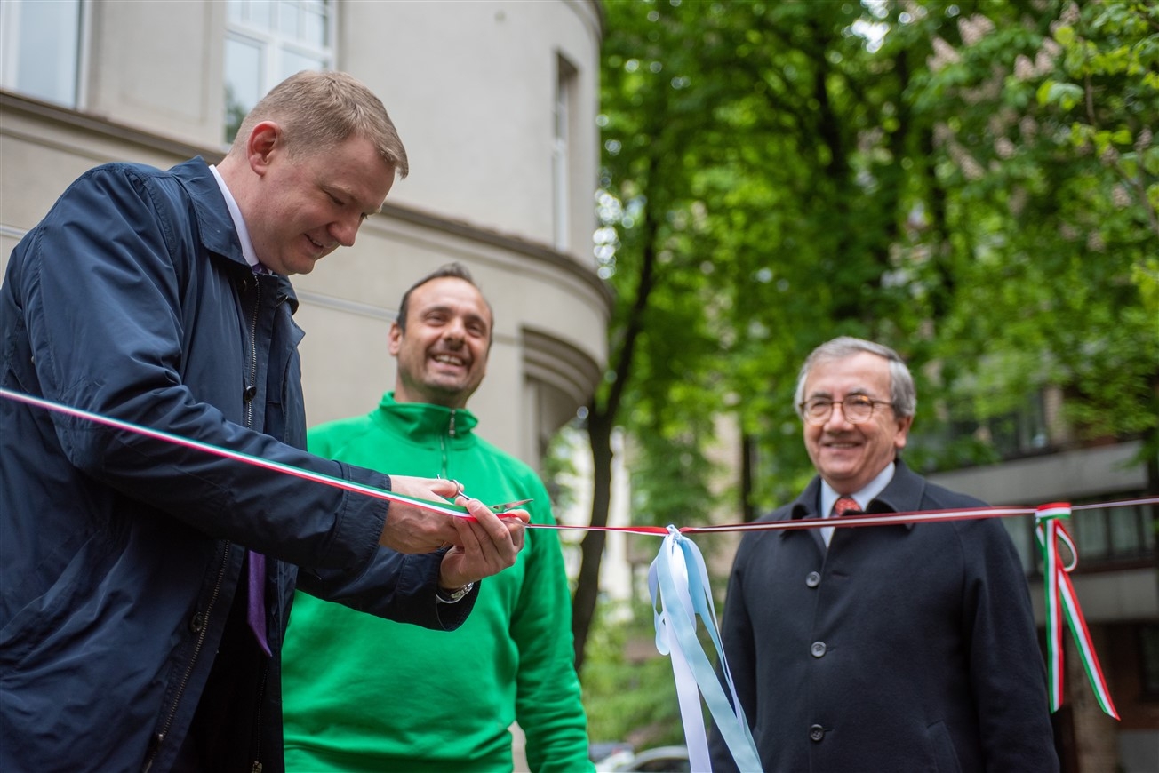 Rīgas domes priekšsēdētāja vietnieks Edvards Smiltēns, Itālijas vēstnieks Latvijā Stefano Taljāni de Markjo un itāļu uzņēmuma “Verde s.r.l” īpašnieks Alessandro Verde. 