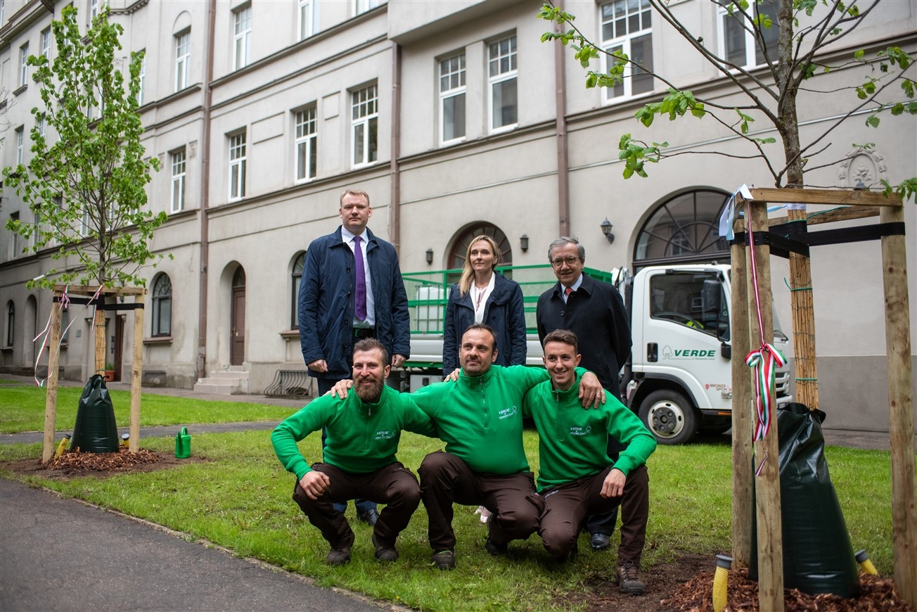 Rīgas domes priekšsēdētāja vietnieks Edvards Smiltēns, Itālijas vēstnieks Latvijā Stefano Taljāni de Markjo un itāļu uzņēmuma “Verde s.r.l” īpašnieks Alessandro Verde