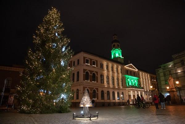 Rātslaukuma Ziemassvētku egle