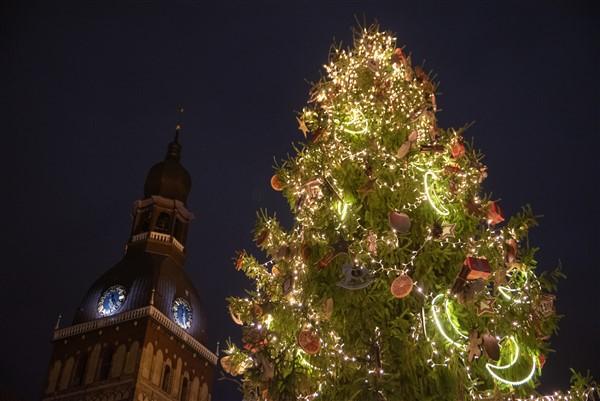 Ziemassvētku egle Doma laukumā