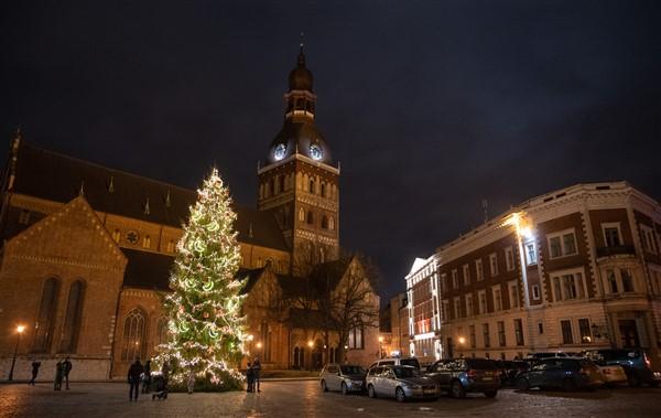 Ziemassvētku egle Doma laukumā