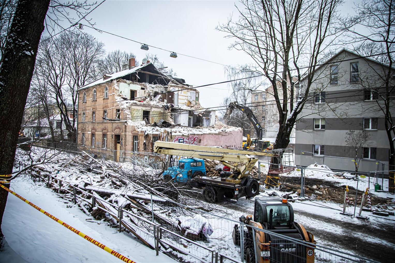 Pašvaldība nodrošina sprādzienā cietušās ēkas Melnsila sakopšanu un iedzīvotāju mantu iznešanu