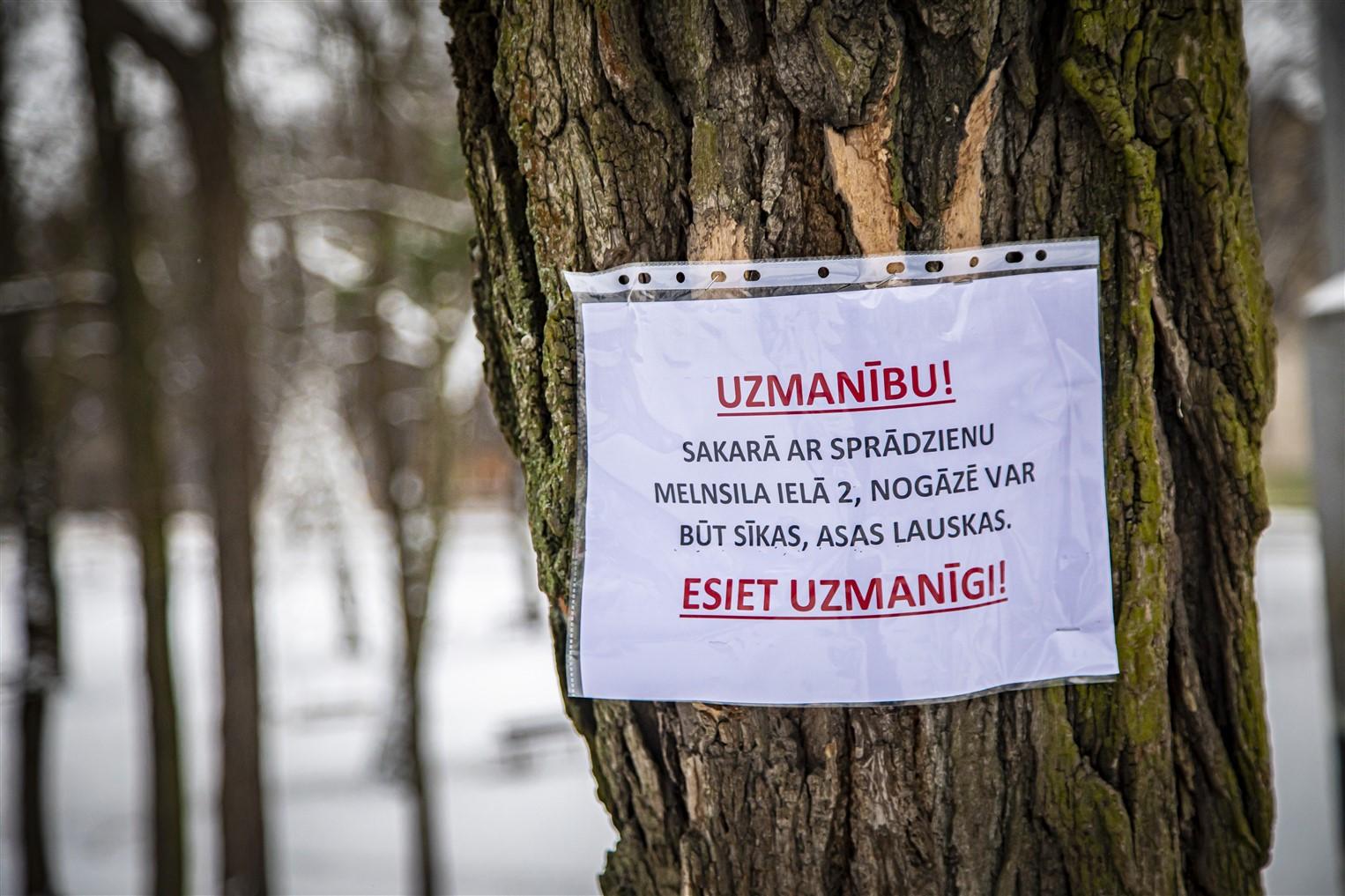 Pašvaldība nodrošina sprādzienā cietušās ēkas Melnsila sakopšanu un iedzīvotāju mantu iznešanu