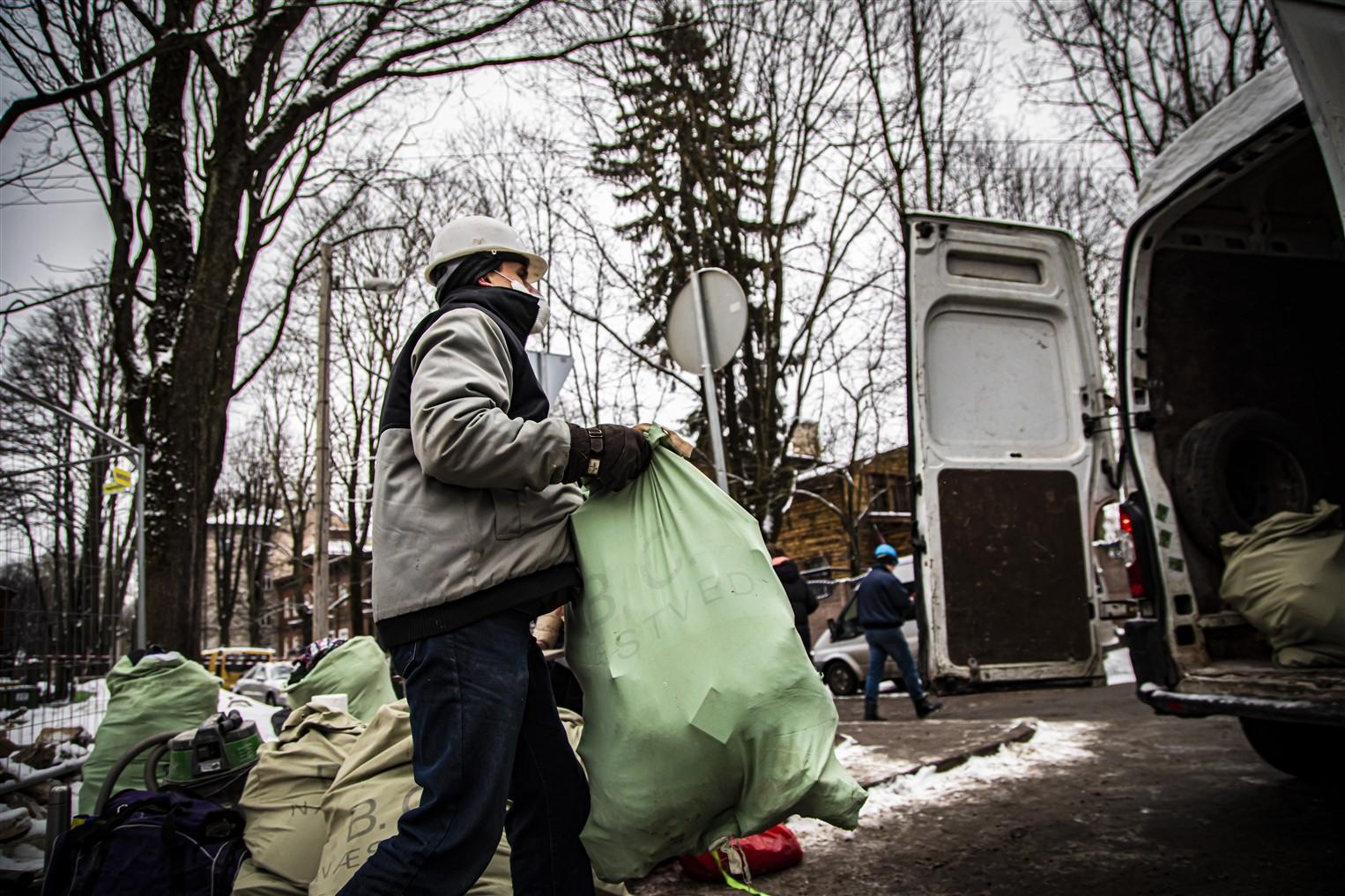 Pašvaldība nodrošina sprādzienā cietušās ēkas Melnsila sakopšanu un iedzīvotāju mantu iznešanu