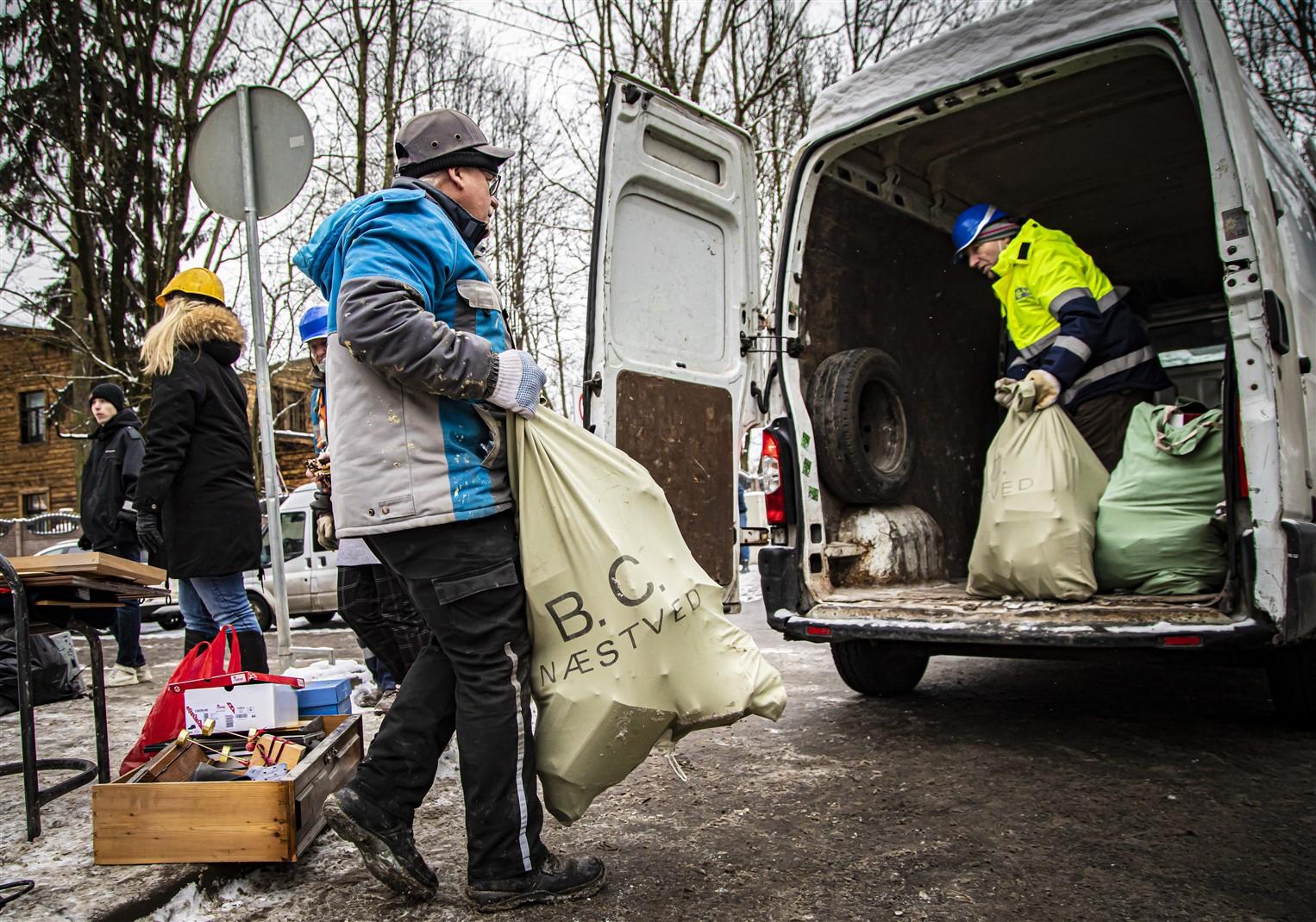 Pašvaldība nodrošina sprādzienā cietušās ēkas Melnsila sakopšanu un iedzīvotāju mantu iznešanu