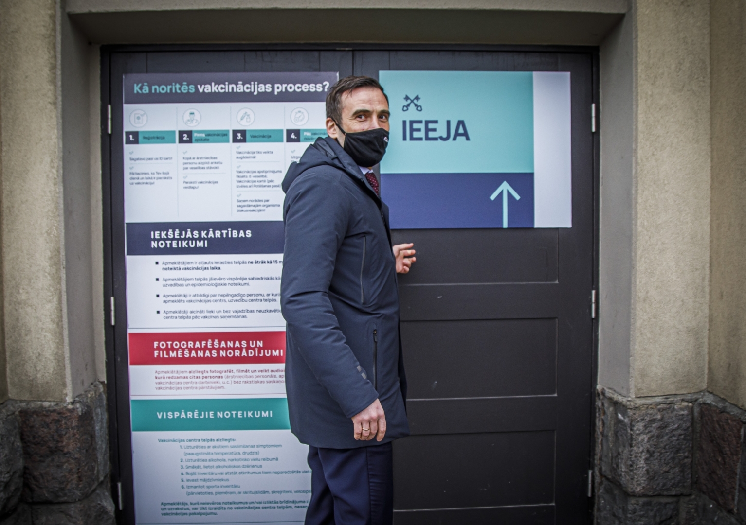 Rīgas domes priekšsēdētājs Mārtiņš Staķis vakcinācijas centrā