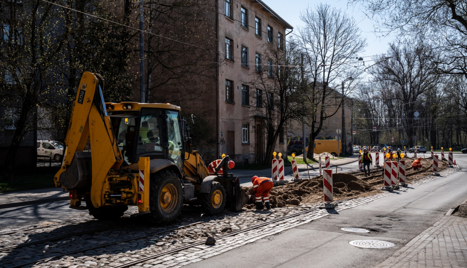 Pārbūv\e tramvaja sliedes