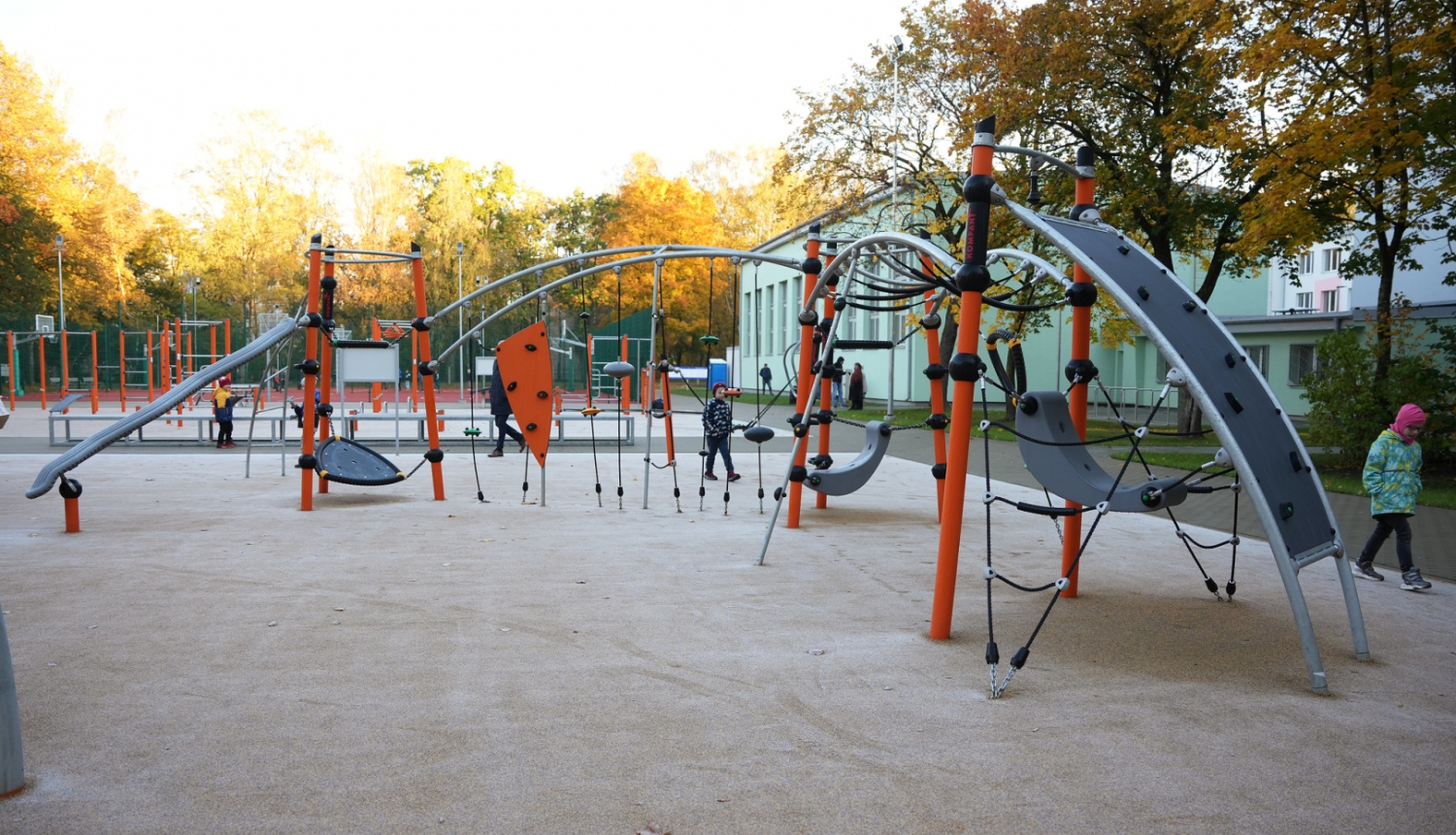 Daudzfunkcionāls sporta laukums